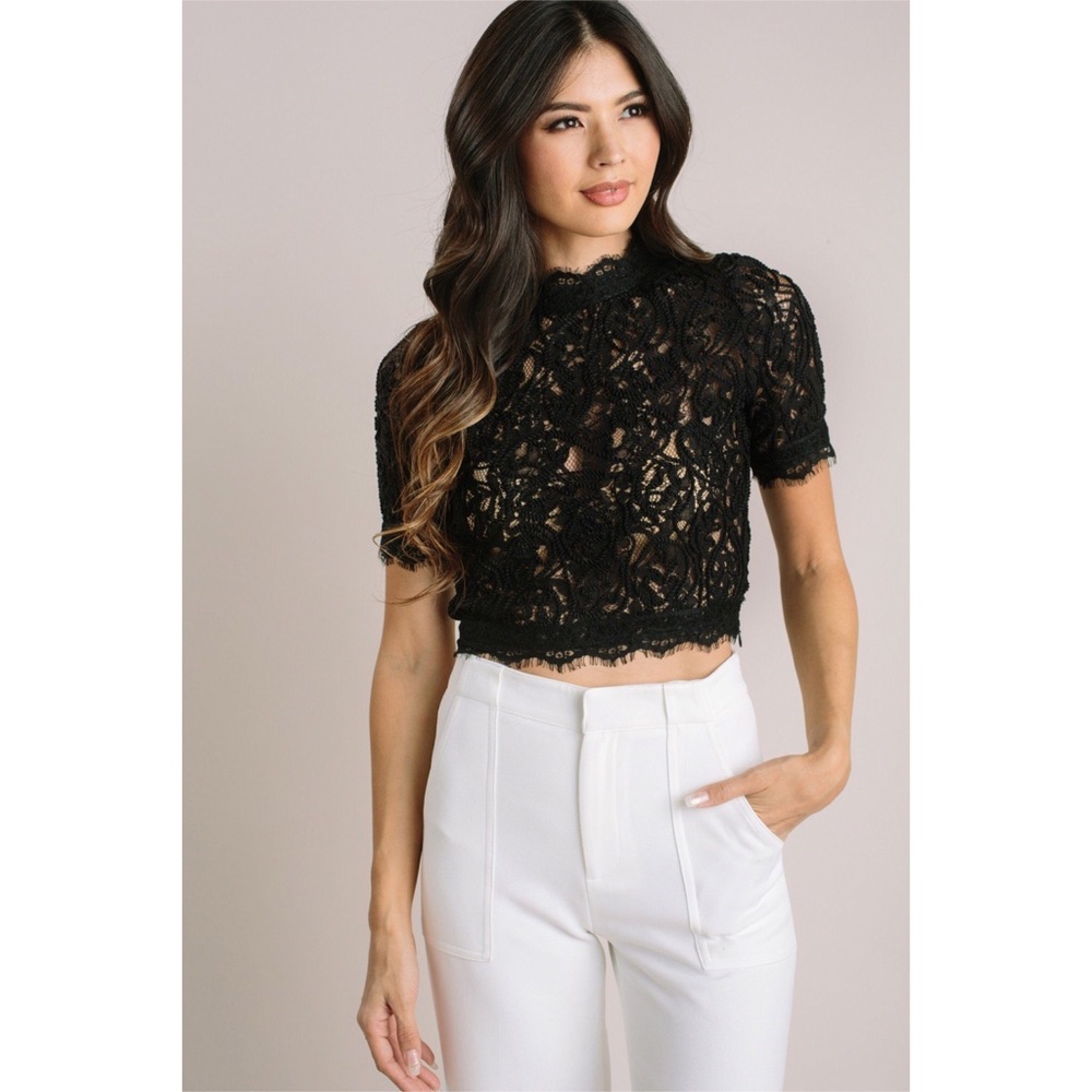 BLACK LACE CROP TOP